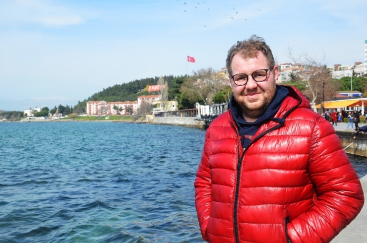 Kurtuldu: “Çanakkale’de Tiyatro Salonunu Olmayışı Gerçekten Acı Verici”