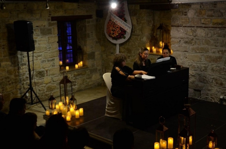 Kuşadası’nda Dört El Piyano Dinletisi