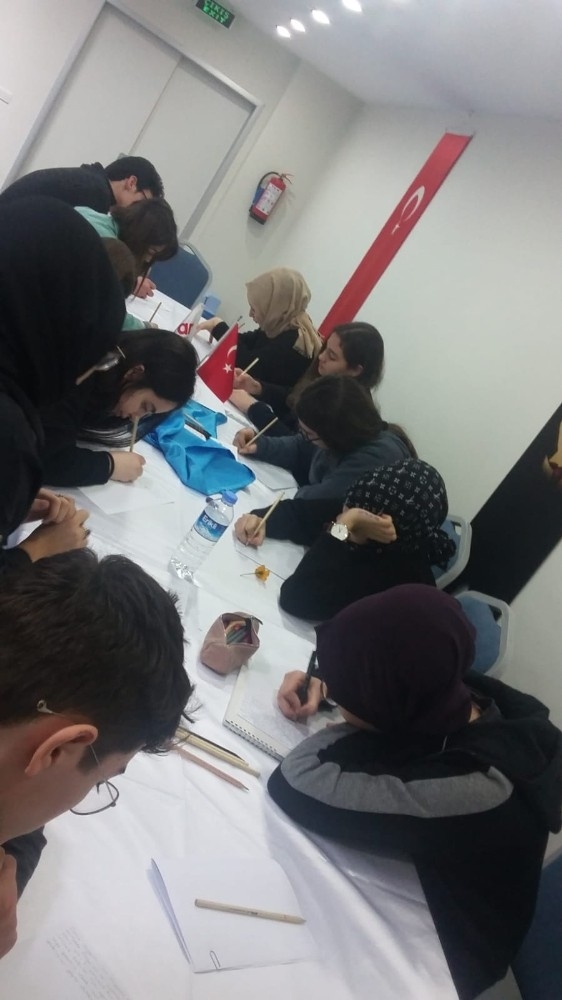 ’Genç Kalemler Yazıyor’ Projesi