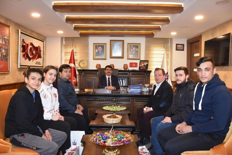Başkan Çelik, Başarılı Sporcuları Ağırladı