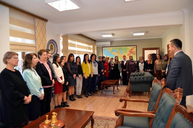 Vali Şentürk, Çalışan Kadınlarla Buluştu