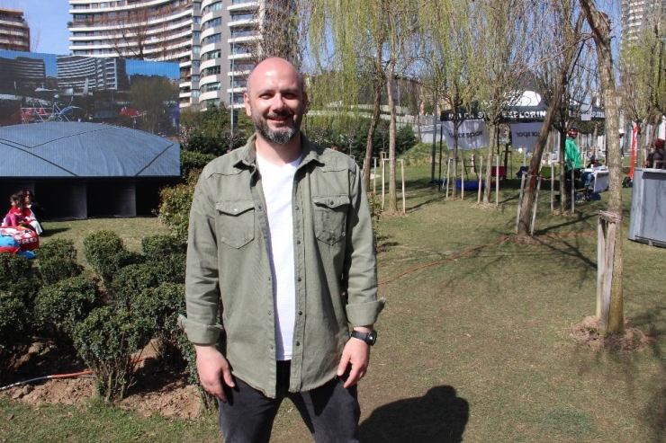 İstanbul’da Sıcak Havada Kar Festivali