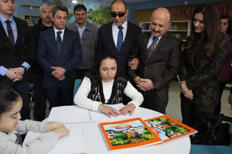 Görme Engellilere Masal Okutan Proje