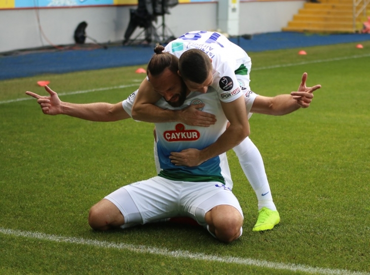 Spor Toto Süper Lig: Çaykur Rizespor: 1 - İstiklal Mobilya Kayserispor: 0 (İlk Yarı)