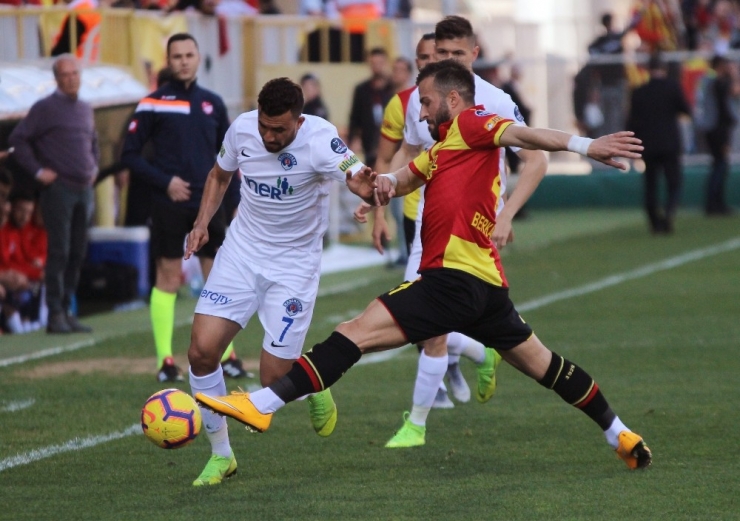 Spor Toto Süper Lig: Göztepe: 0 - Kasımpaşa: 0 (İlk Yarı)