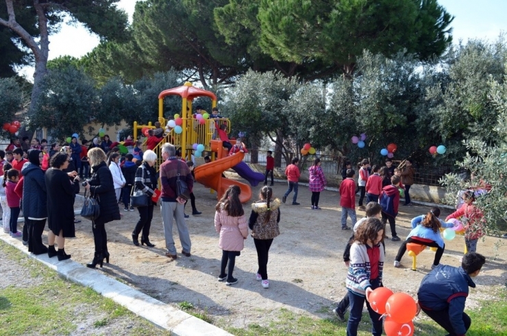 Didimli Gönüllüler Okullara Desteğini Sürdürüyor