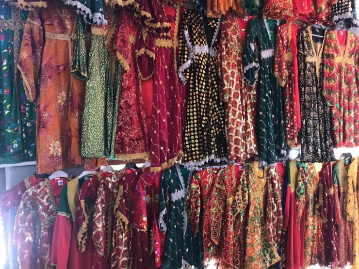 Düğünlerde Kadınların Vazgeçilmezi Yöresel Kıyafetler