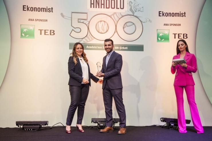 Sunar Özlem’e İstihdam Ödülü