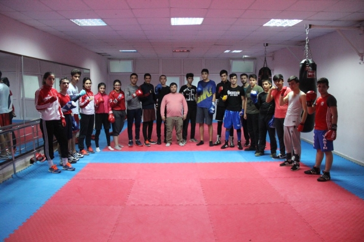 Elazığ’da Milli Antrenörle, Boksta Yeni Yıldızlar Yetişiyor
