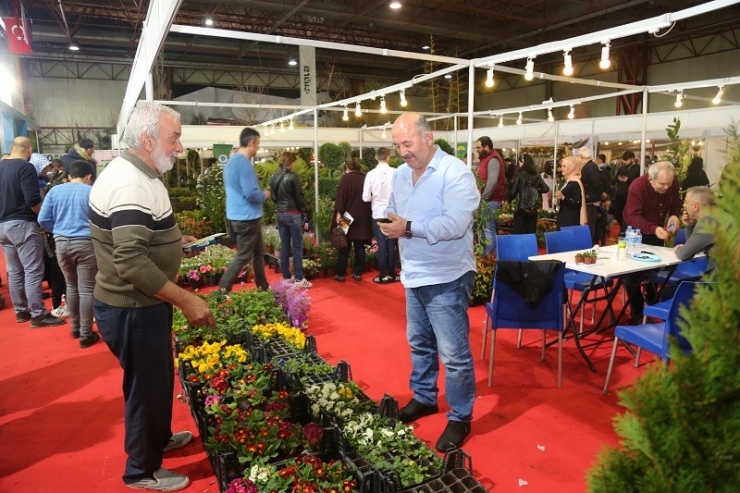 Çiftçiler Tarım Fuarına Akın Etti