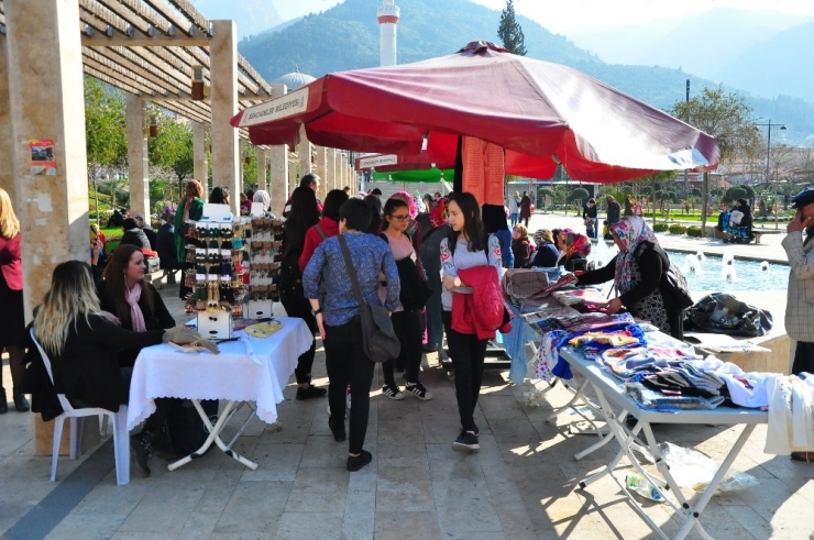 Mikro Kredi İle Üretim Yapan Kadınlar Ürünlerini Sergiledi