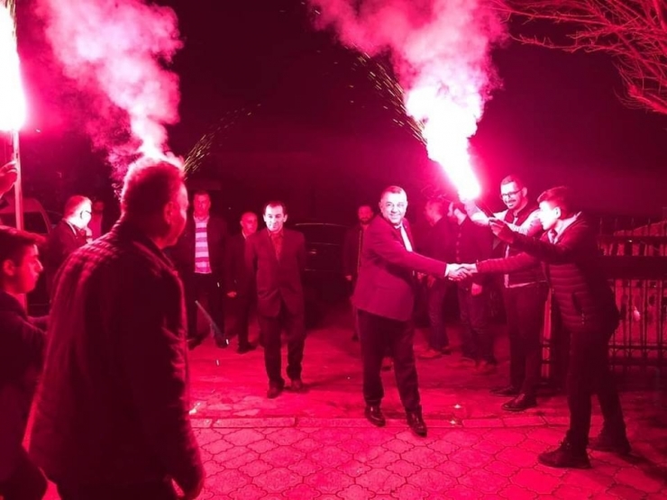 Mhp’li Başkan Adayı Bıyık’a Gittiği Her Yerde Sevgi Seli