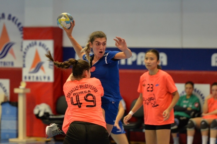 Muratpaşalı Bayan Hentbolculardan Üst Üste 9. Galibiyet
