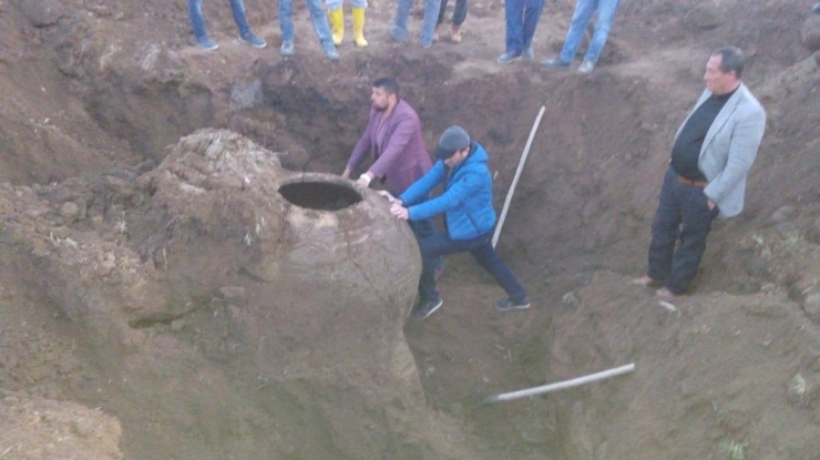 Traktörün Pulluğuna Tarih Takıldı