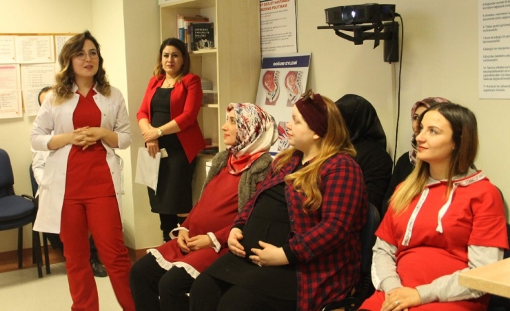 Gebe Kadınlar Doğuma Hazırlanıyor