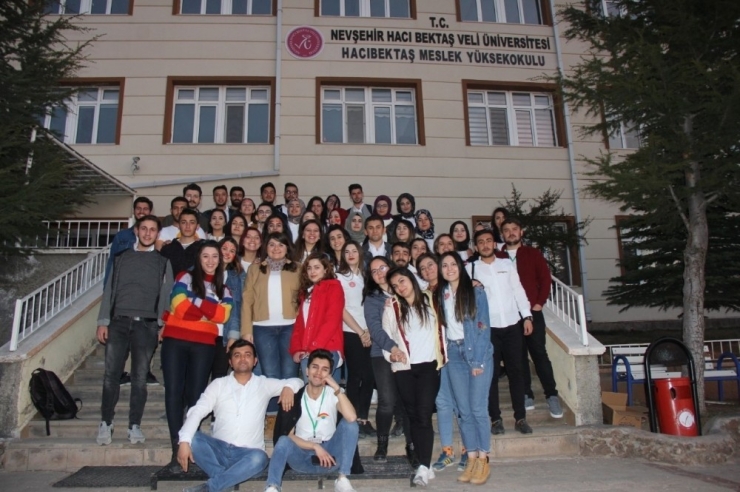 Nevü Gökkuşağı Ekibi 1. Yılını Çocuklarla Kutladı