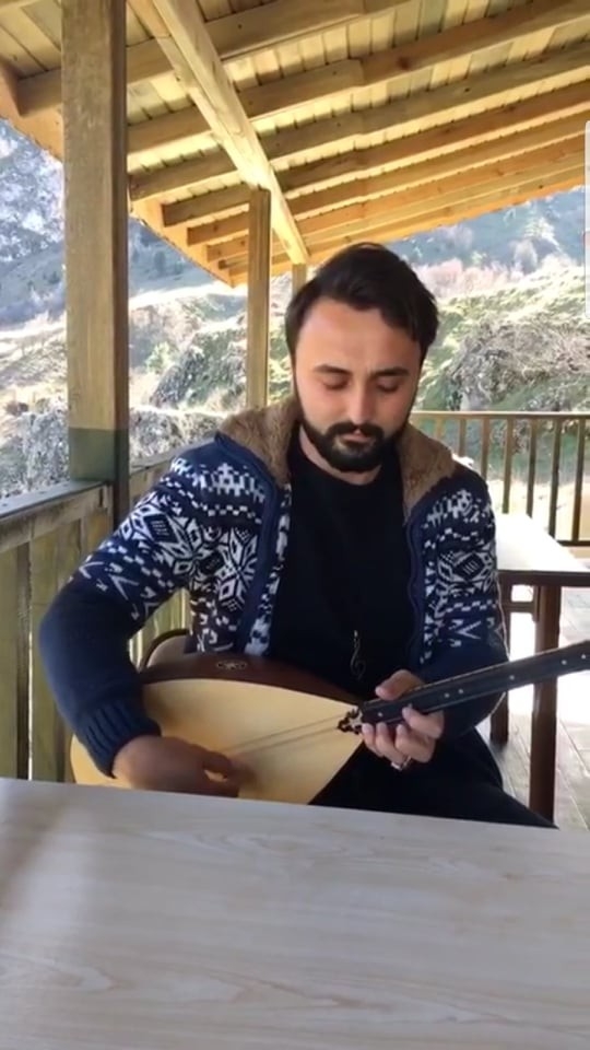 Tarihi Kanyon’da Söylediği Türkü Sosyal Medyada Tıklanma Rekorları Kırıyor