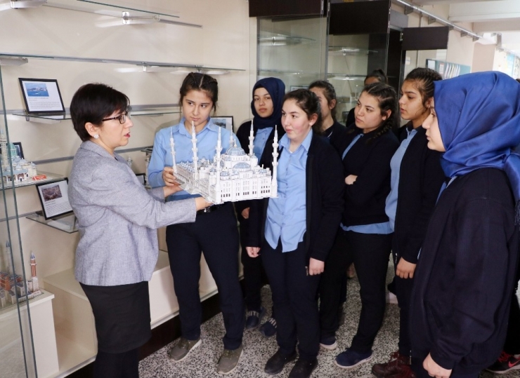 Türk Ve Dünya Tarihi Eserlerinin Maketlerini Yaptılar