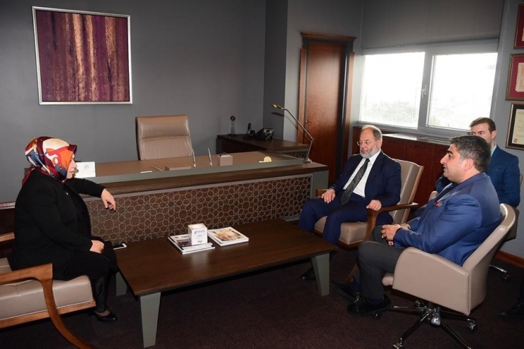 Sancaktepe’de Fabrika Ziyaretinde Bulunan Eski Sağlık Bakanı Recep Akdağ Ve Av. Şeyma Döğücü’den İstikrar Ve Hizmet Vurgusu