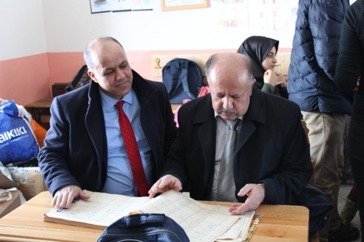 Van Yüzüncü Yıl Üniversitesi Öğrencilerinden Örnek Davranış