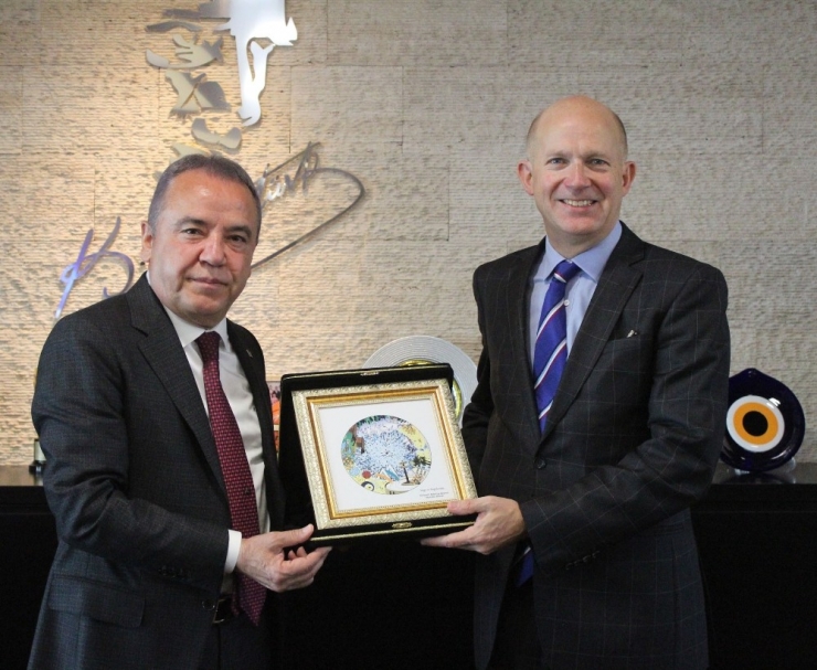 İngiliz Büyükelçi’den 3 Milyon Turist Beklentisi