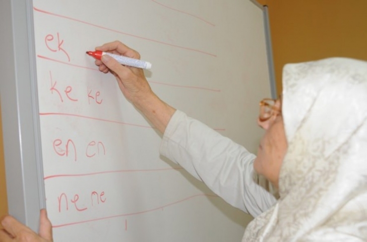 70 Yaşında Okuma Yazma Öğrendi, İlk İşi İstiklal Marşı’nı Okumak Oldu