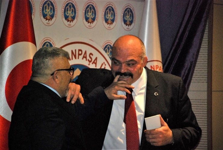 Olimpiyat Şampiyonu Demir, Sahnede Sunucunun Parmağını Isırdı