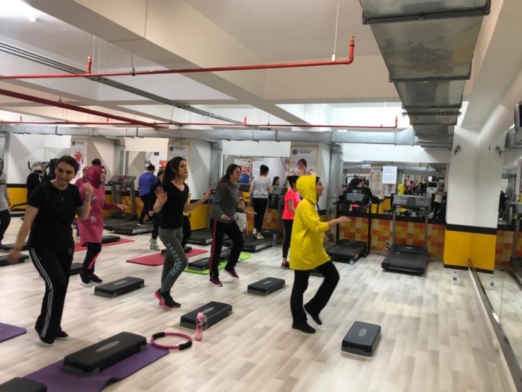 “Çocuklar Okula Anneler Spora” Etkinliğine Kadınlar Akın Etti