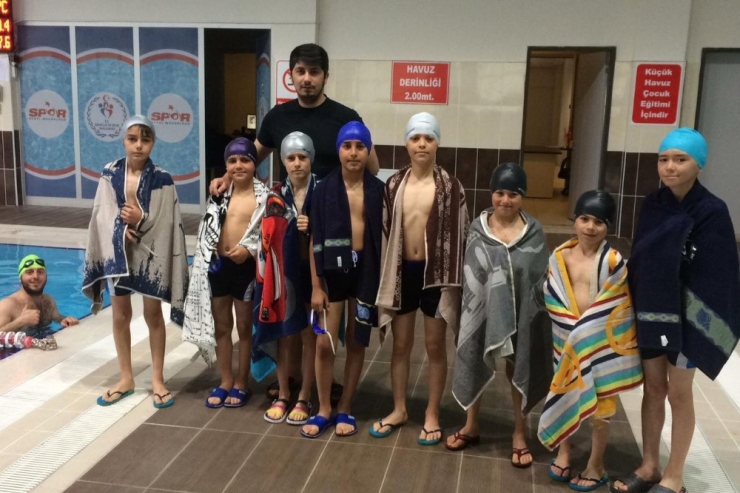 Gümüşhane’de 740 Öğrenci Yüzme Öğrendi