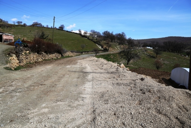 Lice’de Heyelan Nedeniyle Bozulan Yol Onarıldı
