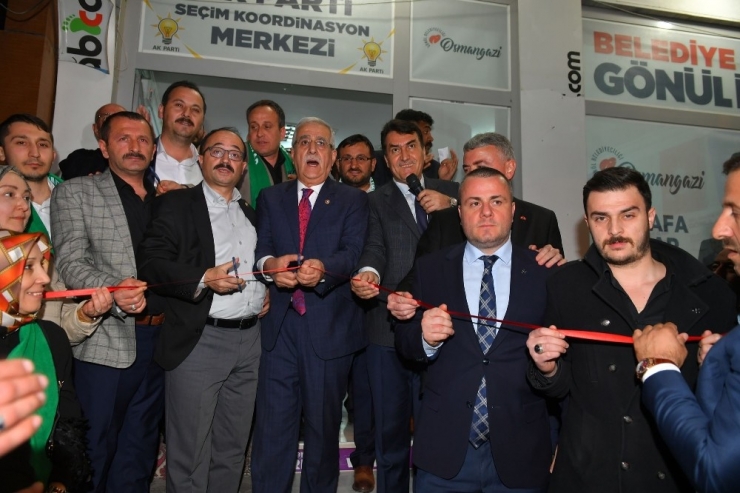 Emek’te İlgiyle Karşılanan Mustafa Dündar Muhalefete Yüklendi