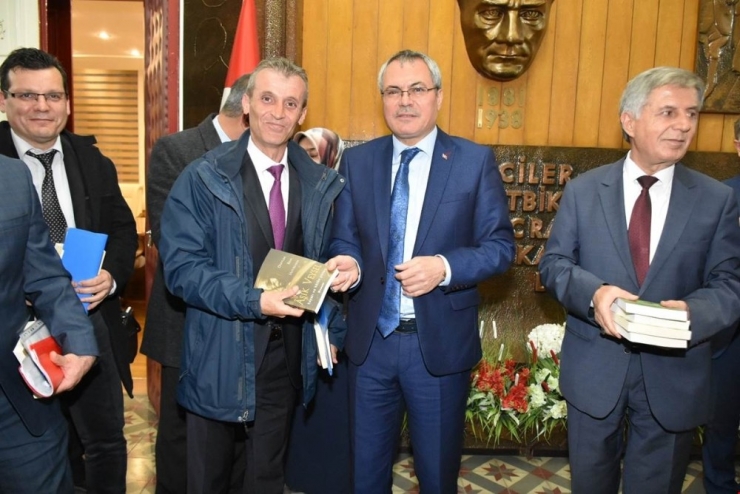 Vali Deniz, Lise Müdürleriyle Toplantı Yaptı