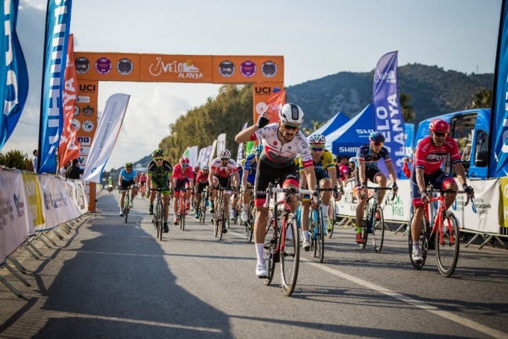 Sakarya Büyükşehir’den Bisiklette Çifte Zafer