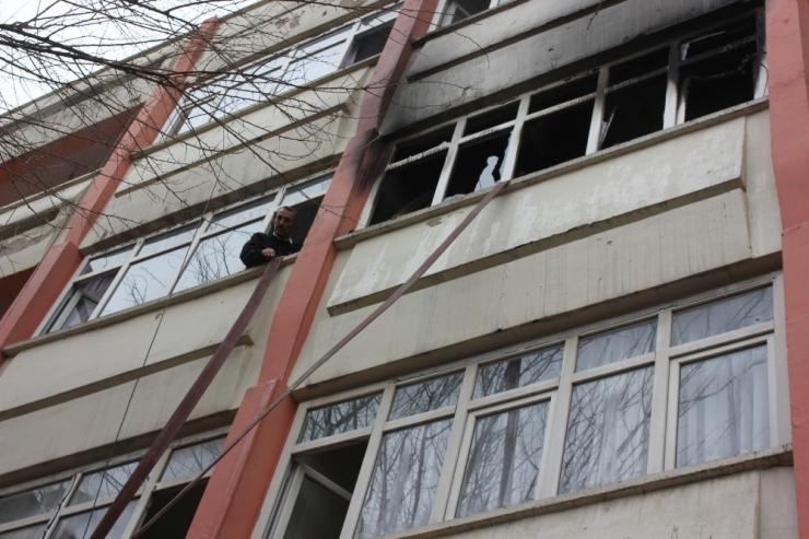 Yanan Otel Odasını Çekebilmek İçin Birbirleriyle Yarıştılar