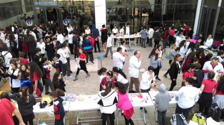 Kazandıklarını Burslu Öğrencilere Bağışladılar