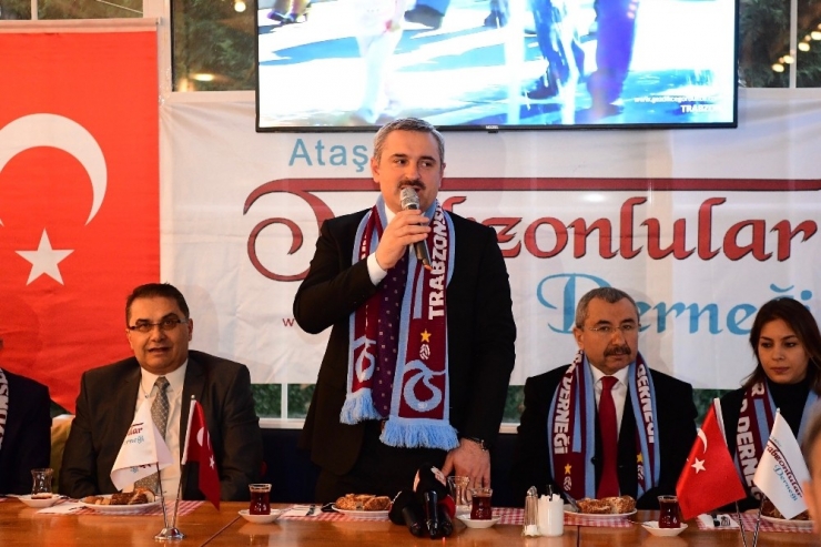 Ak Parti İl Başkanı Şenocak: “İsmail Erdem, Ataşehir’de Birçok Vizyon Proje Ortaya Koyacak”