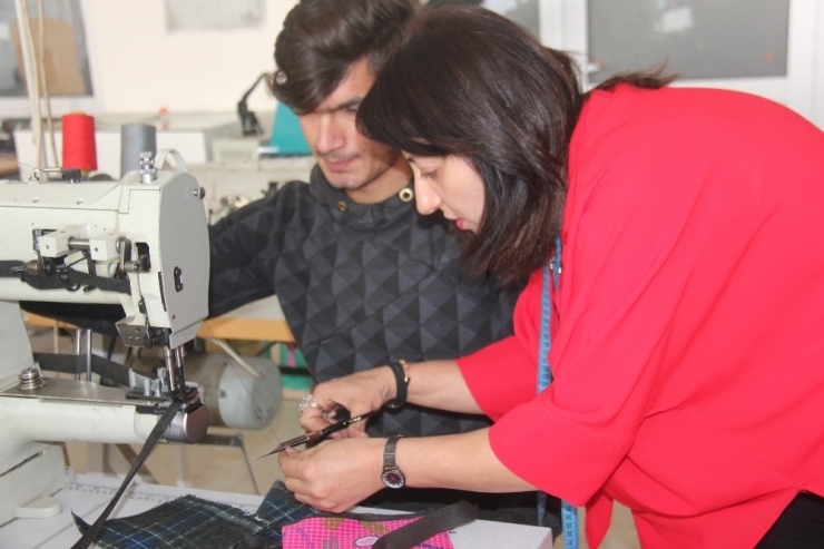 Öğretmenliği Bıraktı, Baba Mesleğini Ele Aldı