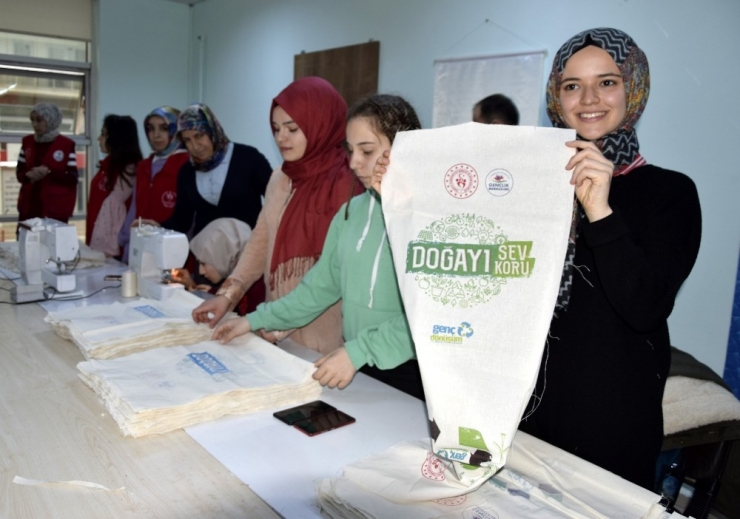 Gençlik Merkezinden Bez Çanta Projesi