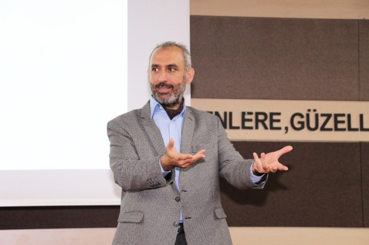 Eğitmen Çoşkun: "Kendinizi 45 Saniyede Doğru Ve Hızlı Tanıtın"