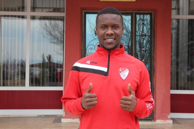 Milli Takıma Çağrılan Dialo: "Ülkeme Elimden Geldiğince Destek Vereceğim"