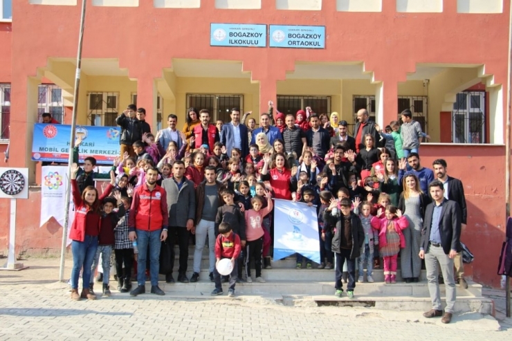 Gönüllü Gençlerden Nehri’ye Ziyaret