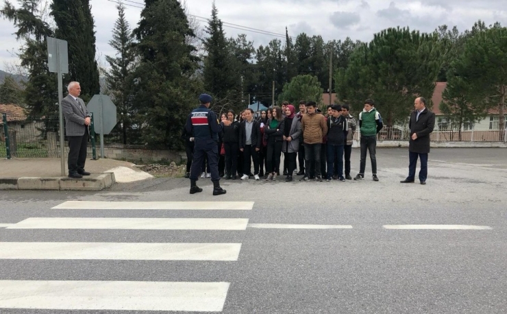 Jandarmadan Öğrencilere Seminer