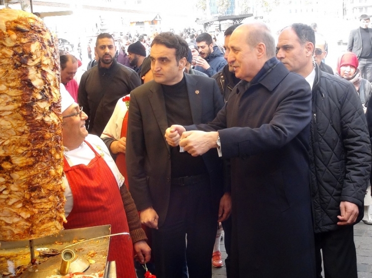 Ak Parti Genel Başkanvekili Numan Kurtulmuş Taksim’de Döner Kesti