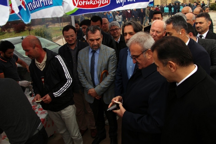 Vali Karaloğlu’ndan Öğrencilere Destek