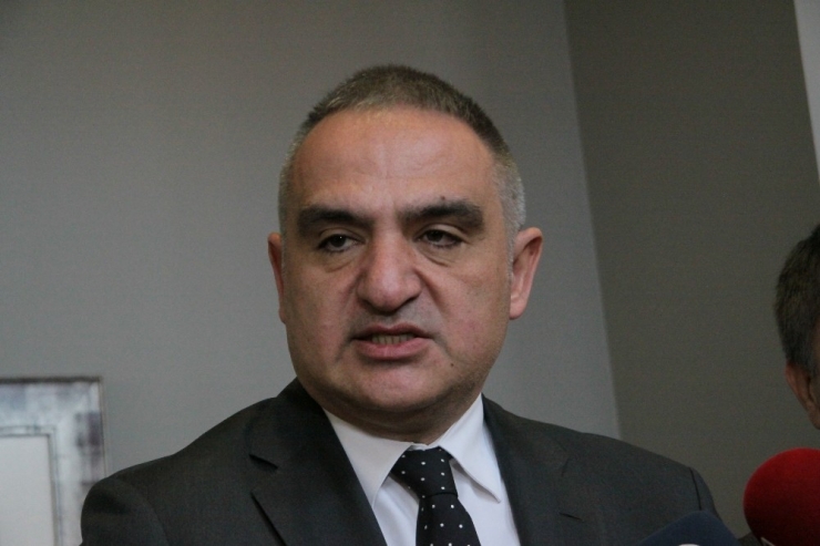 Bakan Ersoy: "Turizm Sezonu 12 Aya Uzayacak. Bu Daha Fazla İstihdam Gerektirecek"