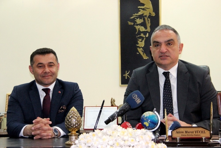 Bakan Ersoy: "Turizmin Artık Sezonluk Yapılan Bir Sektör Olmaması Gerekiyor"