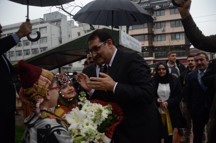 Bakan Dönmez’den Yeni Zelanda’daki Saldırıya Kınama