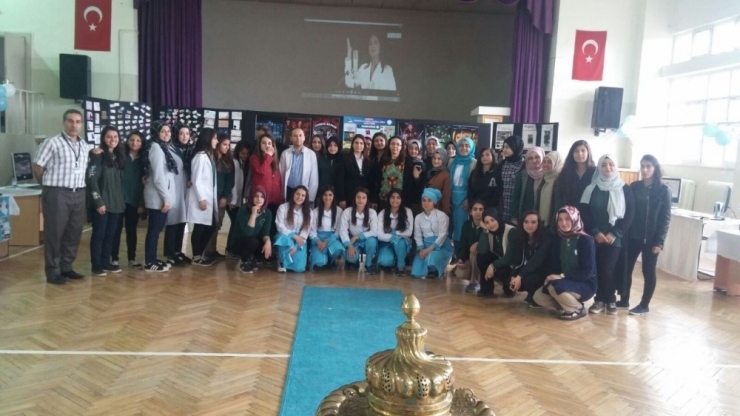 83 Yıldır Kız Öğrencilere Çeşitli Branş Ve Dallarda Eğitim Veriliyor.