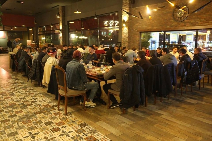 E. Yeni Malatyaspor’da Ankaragücü Maçı Öncesi Moral Yemeği