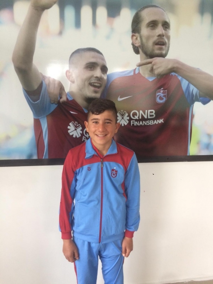 Şırnak-barcelona-trabzon Hattında Hayallerinin Peşinden Koşuyor